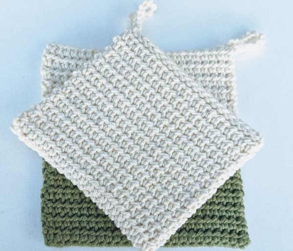 maniques au crochet en vert et blanc naturel