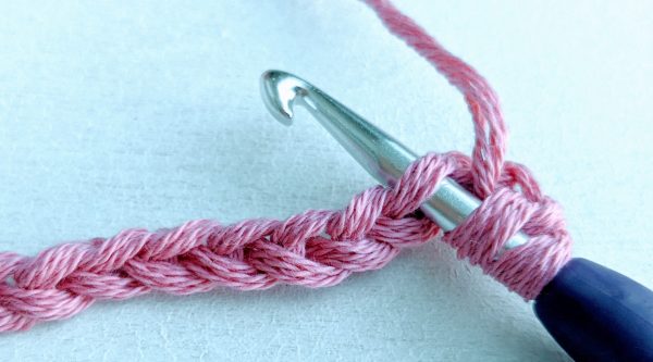 Double crochet stitch step 1
