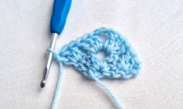 Crochet triangle shawl second row