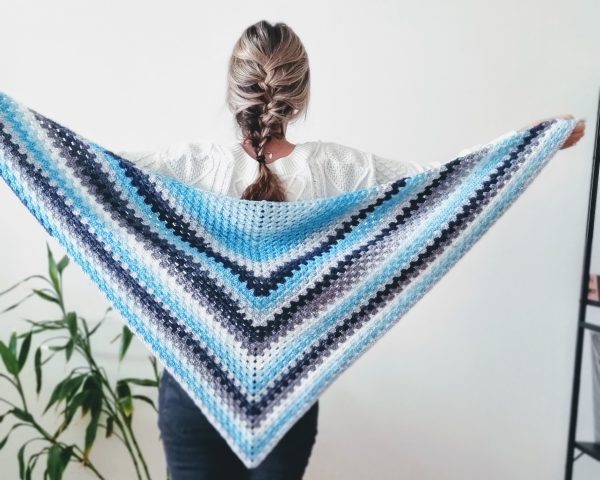 Triangle shawl crochet pattern — Coffee & Crocheting