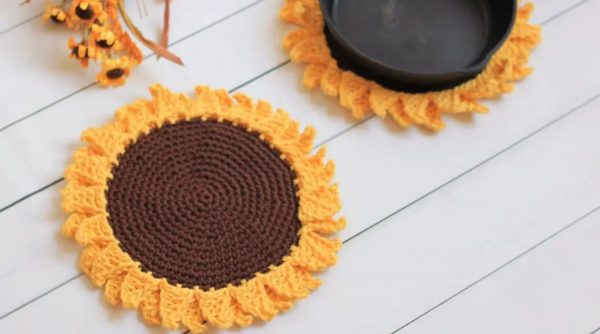 sunflower crochet potholder