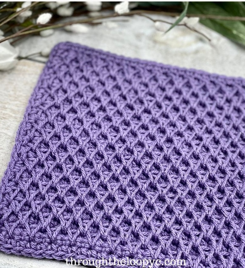 tissu au crochet violet