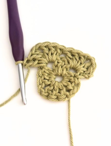 How to turn corners, second round granny square